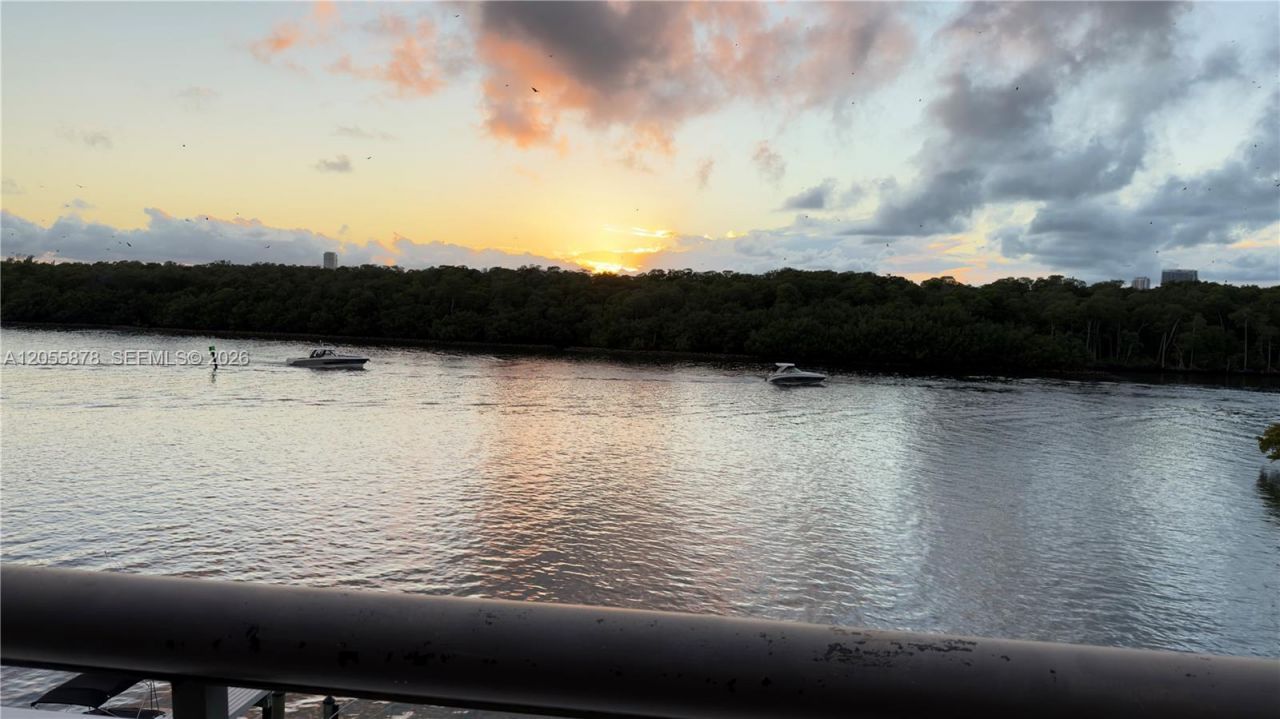 456 Poinciana Dr , Unit 1620, Sunny Isles Beach, FL 33160 Photo
