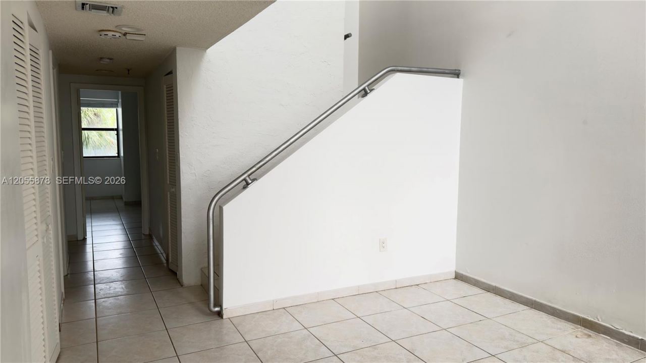 456 Poinciana Dr , Unit 1620, Sunny Isles Beach, FL 33160 Photo