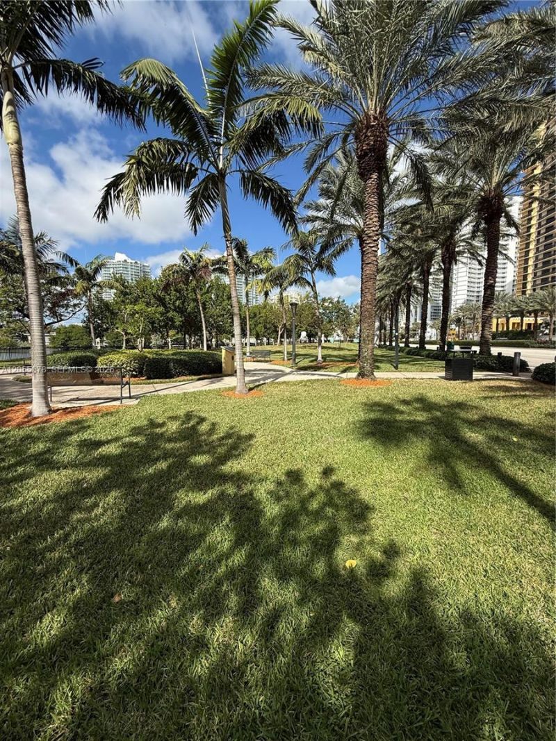 456 Poinciana Dr , Unit 1620, Sunny Isles Beach, FL 33160 Photo