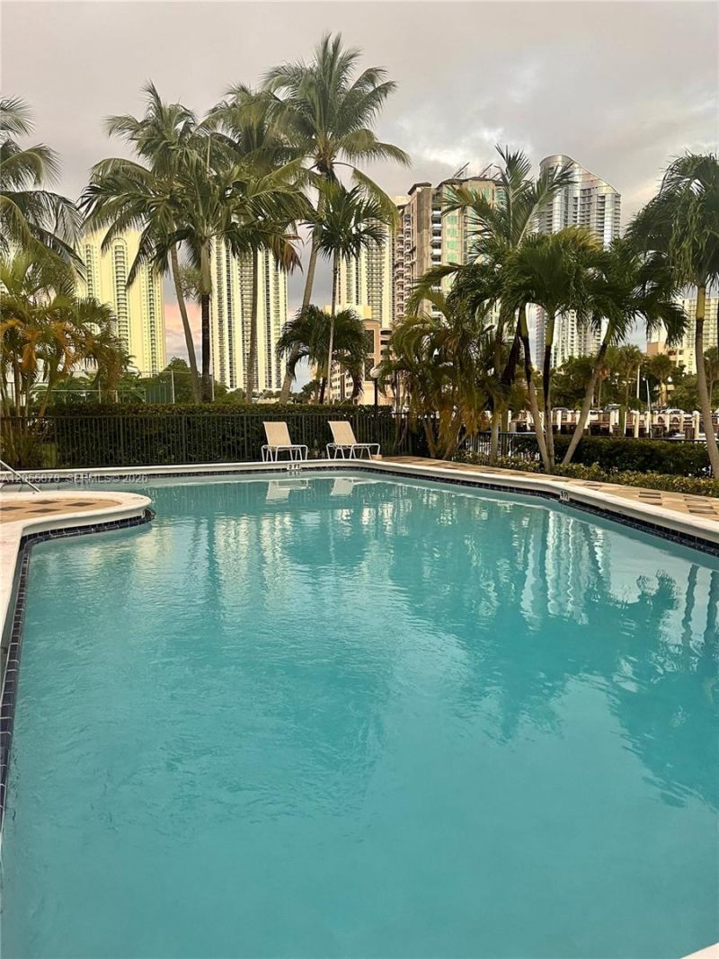 456 Poinciana Dr , Unit 1620, Sunny Isles Beach, FL 33160 Photo