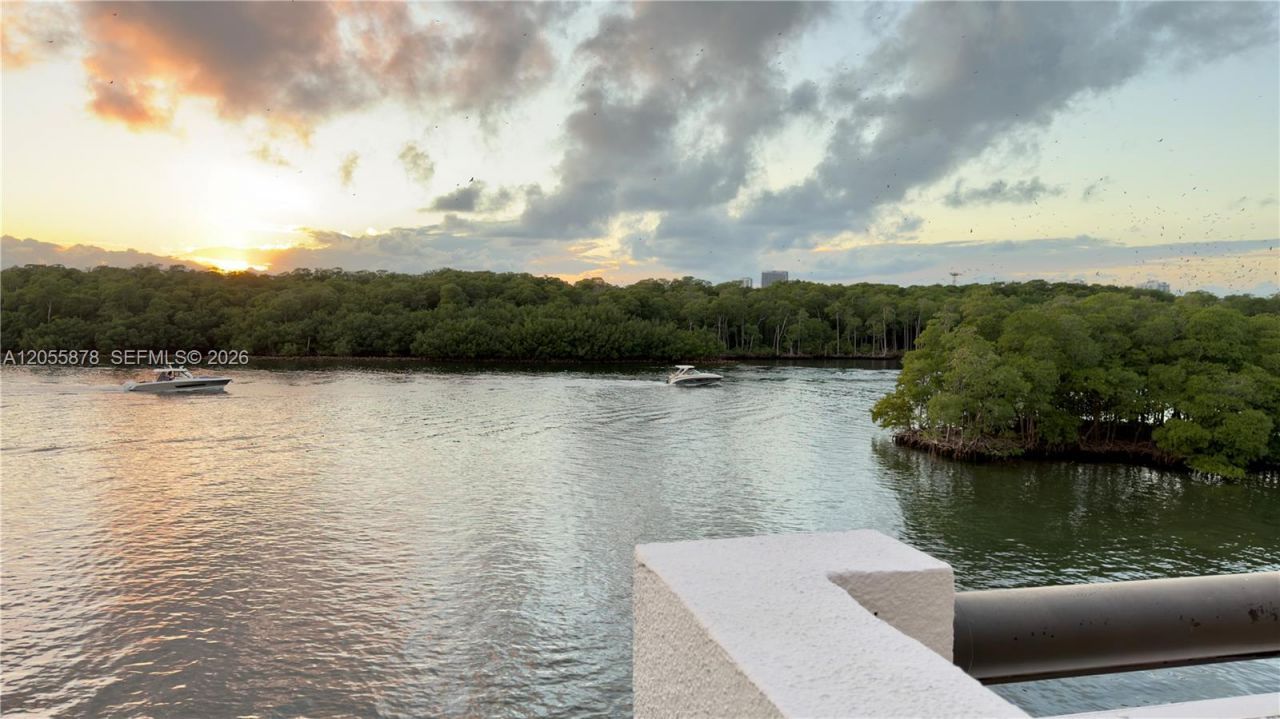 456 Poinciana Dr , Unit 1620, Sunny Isles Beach, FL 33160 Photo