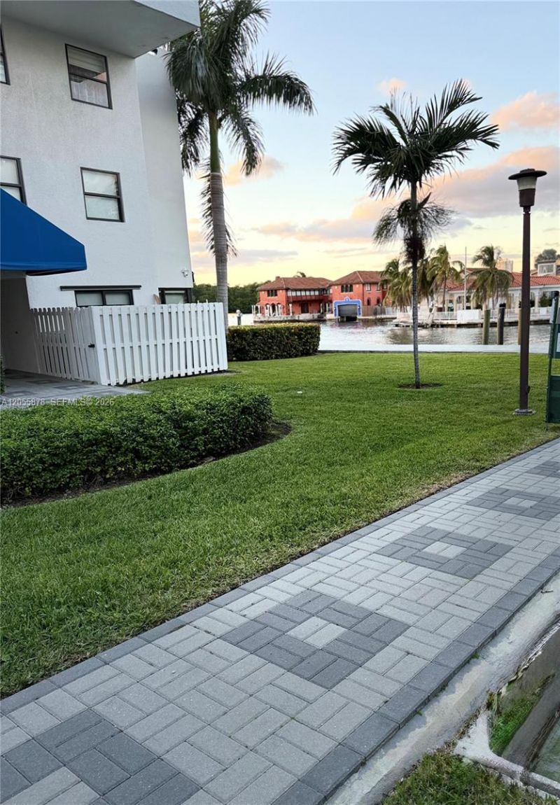 456 Poinciana Dr , Unit 1620, Sunny Isles Beach, FL 33160 Photo