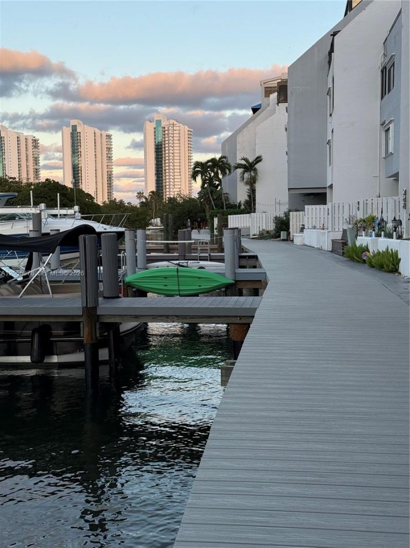456 Poinciana Dr , Unit 1620, Sunny Isles Beach, FL 33160 Photo