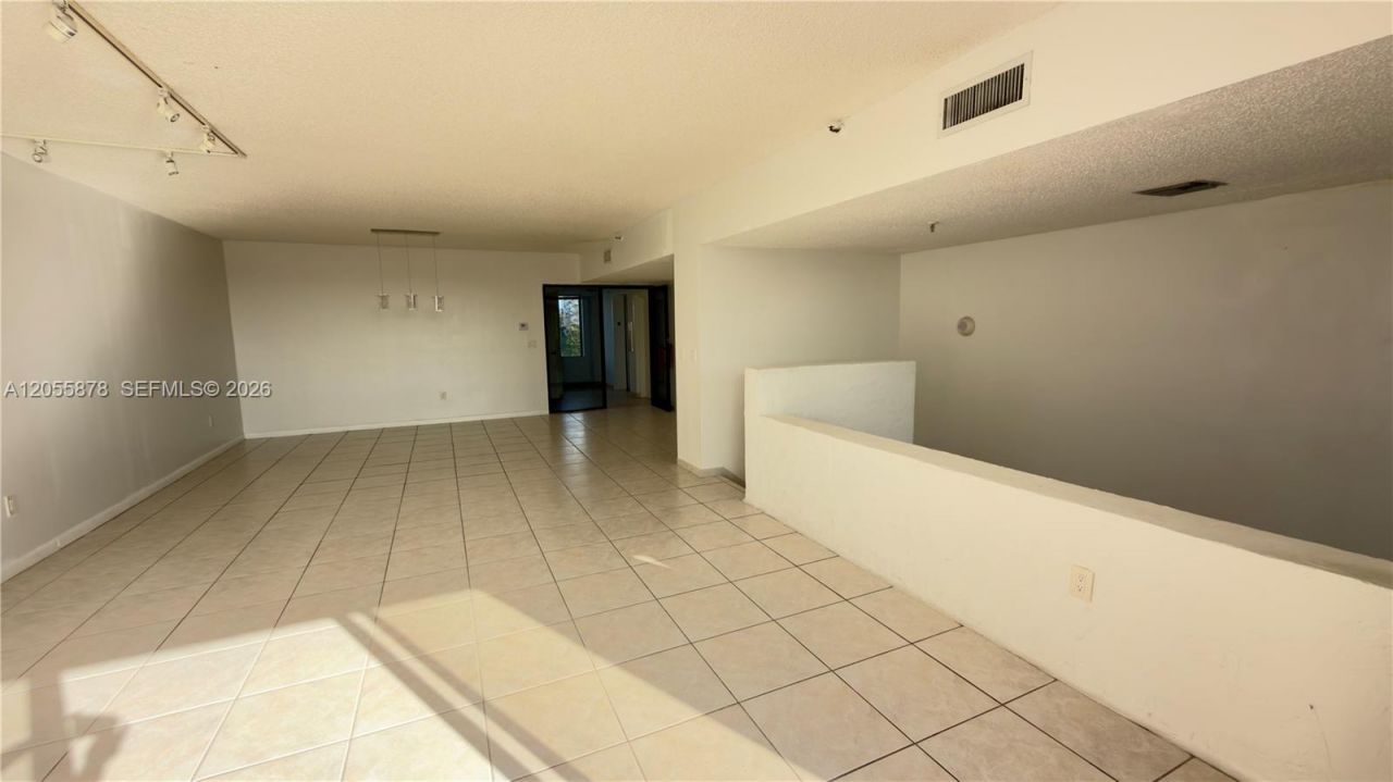 456 Poinciana Dr , Unit 1620, Sunny Isles Beach, FL 33160 Photo