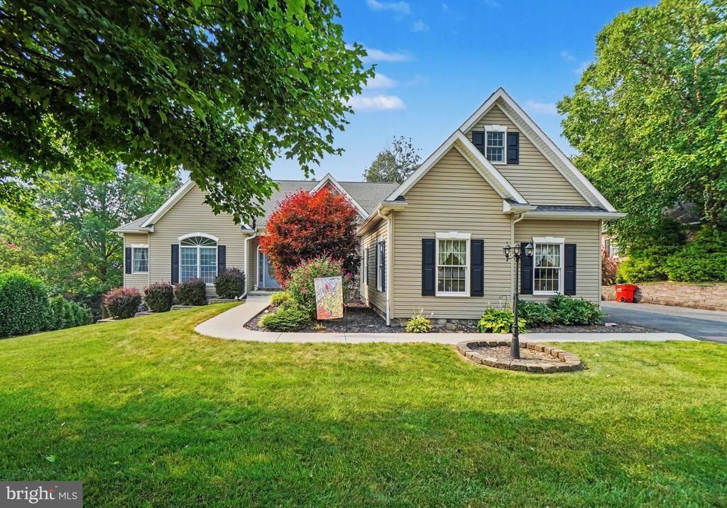 11302 WEATHERSTONE DRIVE, WAYNESBORO, PA 17268