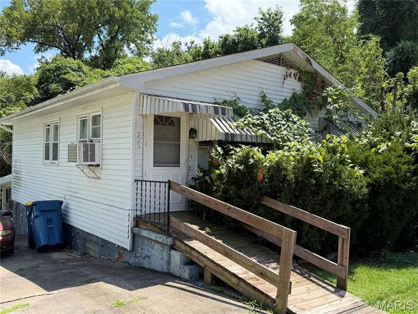 220 W 4th Street , Edwardsville, IL 62025