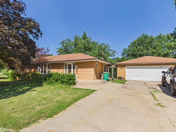 401 N College Street, Agency, IA 52530