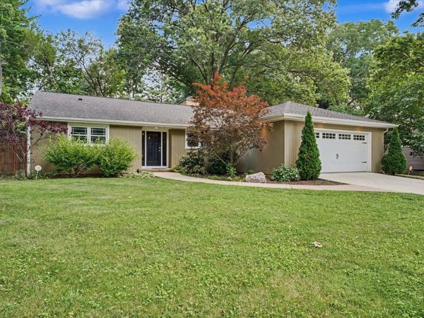 706 La Sell Drive , Champaign, IL 61820
