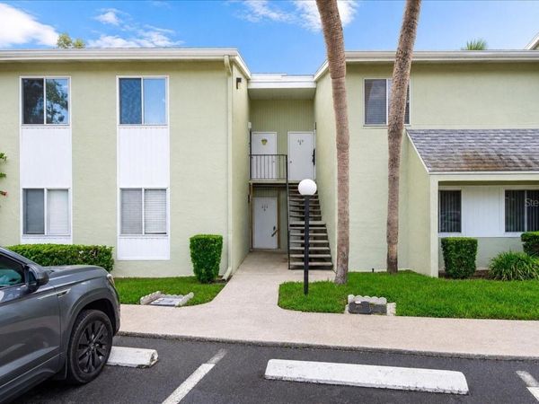628 FAIRWAYS CIRCLE , Unit B, OCALA, FL 34472