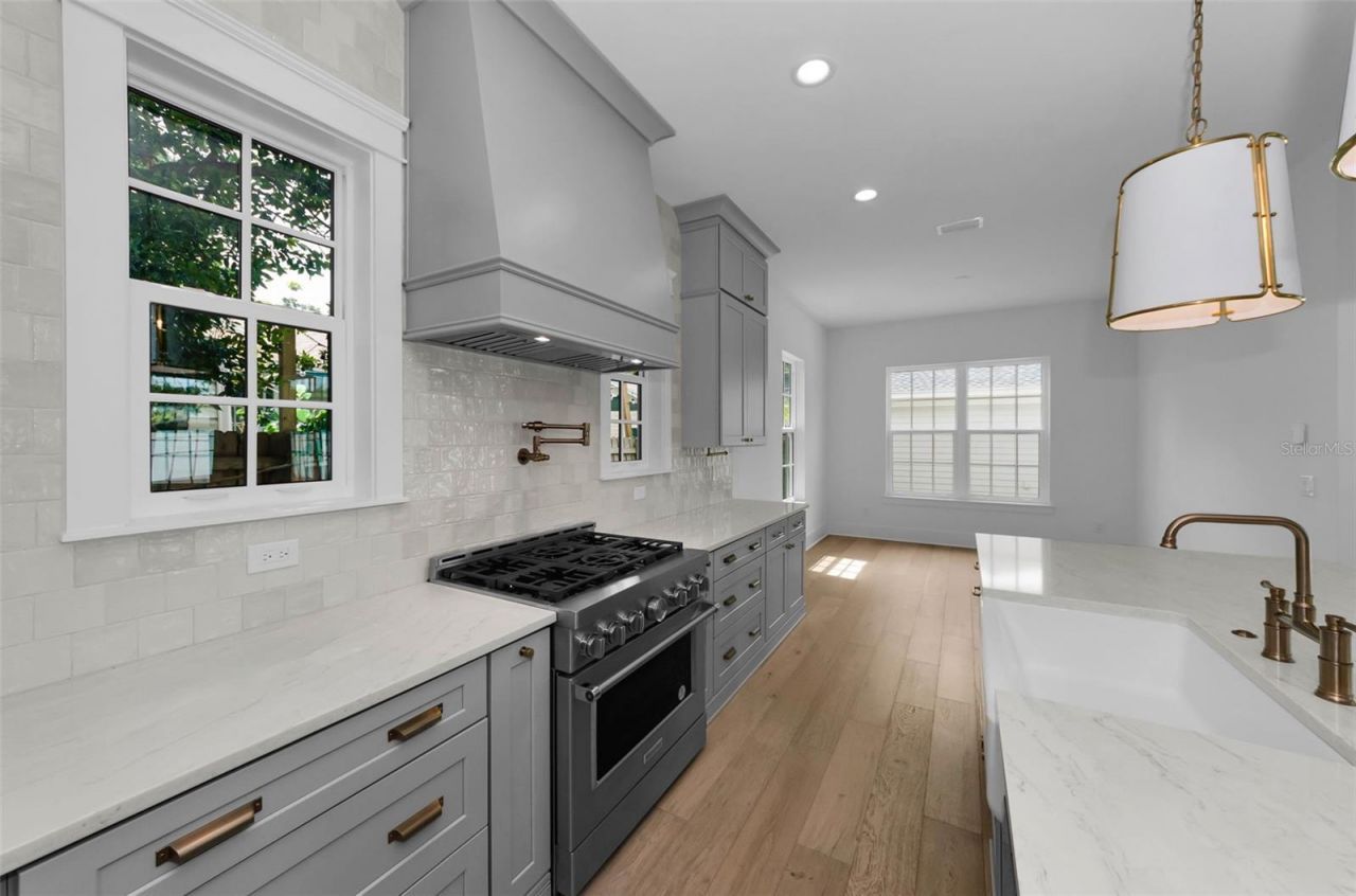 2550 Dartmouth Avenue N, Saint Petersburg, FL 33713 Photo