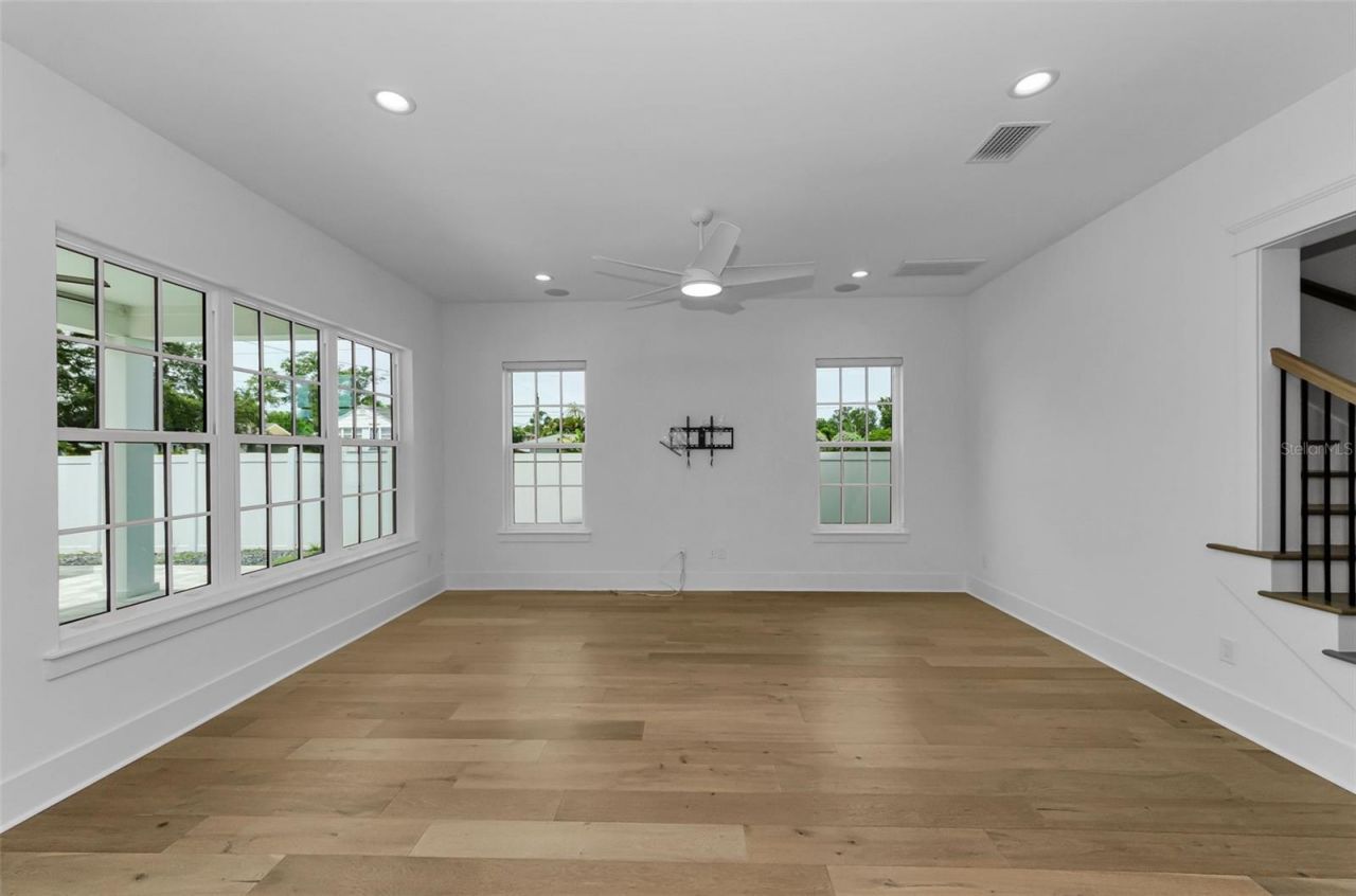 2550 Dartmouth Avenue N, Saint Petersburg, FL 33713 Photo