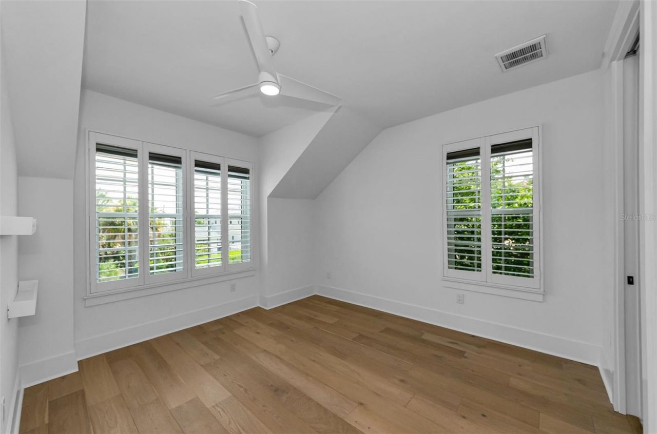 2550 Dartmouth Avenue N, Saint Petersburg, FL 33713 Photo