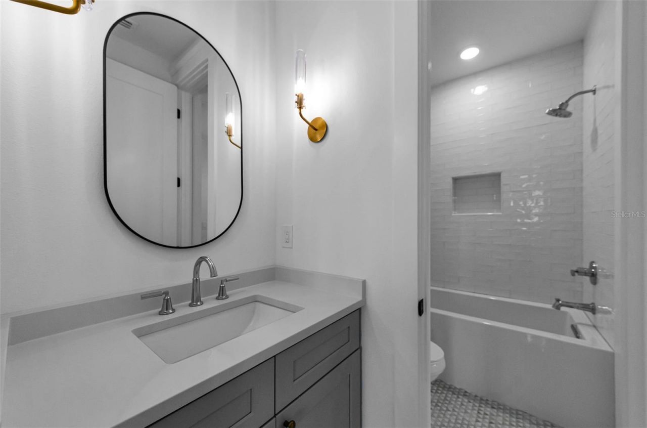 2550 Dartmouth Avenue N, Saint Petersburg, FL 33713 Photo