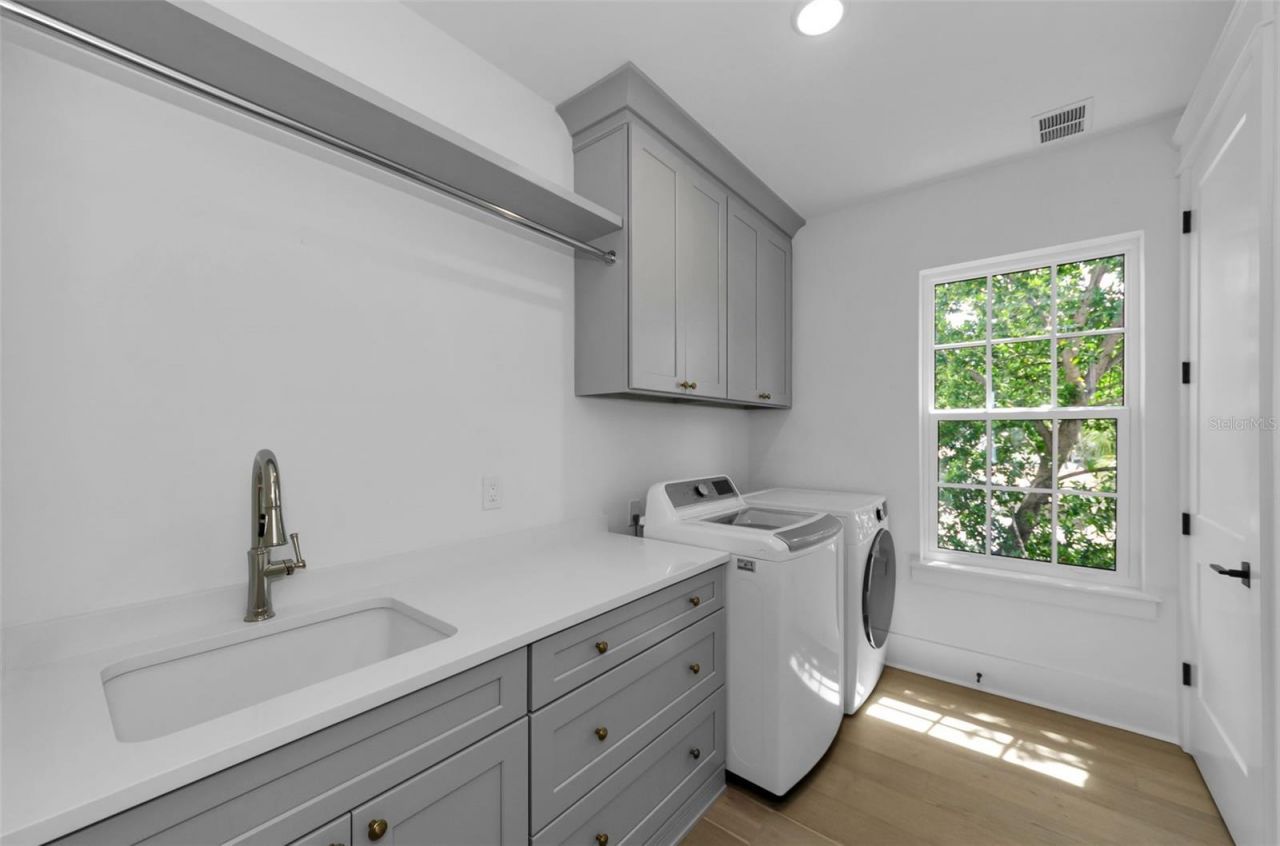 2550 Dartmouth Avenue N, Saint Petersburg, FL 33713 Photo