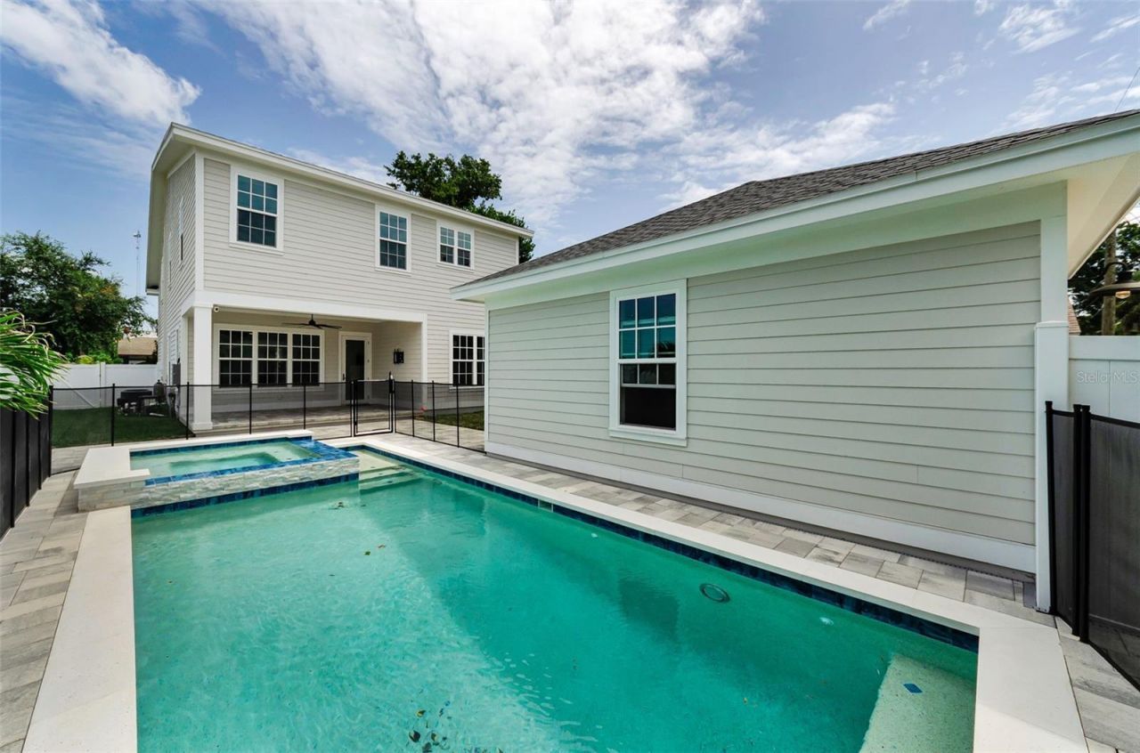 2550 Dartmouth Avenue N, Saint Petersburg, FL 33713 Photo