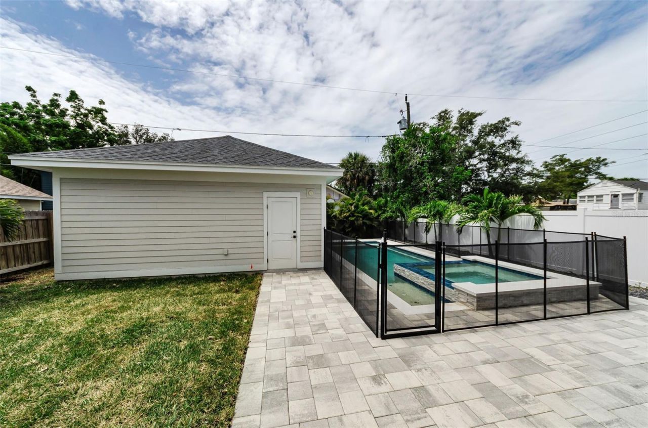 2550 Dartmouth Avenue N, Saint Petersburg, FL 33713 Photo