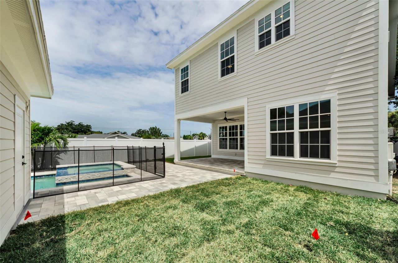 2550 Dartmouth Avenue N, Saint Petersburg, FL 33713 Photo