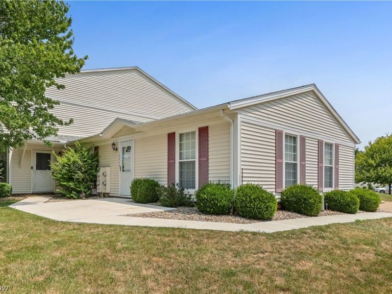 10440 Independence Drive, Unit 20A, North Royalton, OH 44133 Photo 1