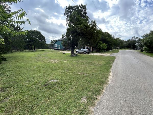 144 N SCENIC LOOP, Canyon Lake, TX 78133