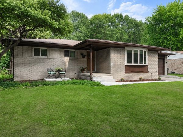 53284 Wolf Drive, Utica, MI 48316