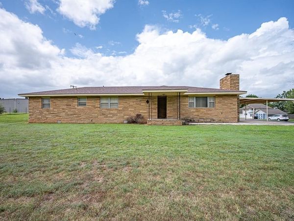 202 E Park Street, McLoud, OK 74851