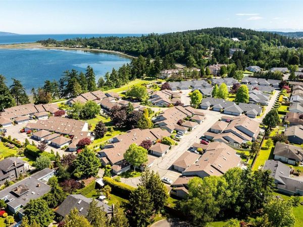 2600 Ferguson Rd, Unit #15, Central Saanich, BC V8M 2C1