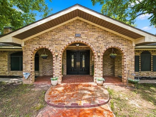 612 W Highland Street , West, TX 76691