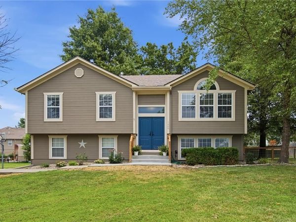 1400 Aspen Drive, Greenwood, MO 64034