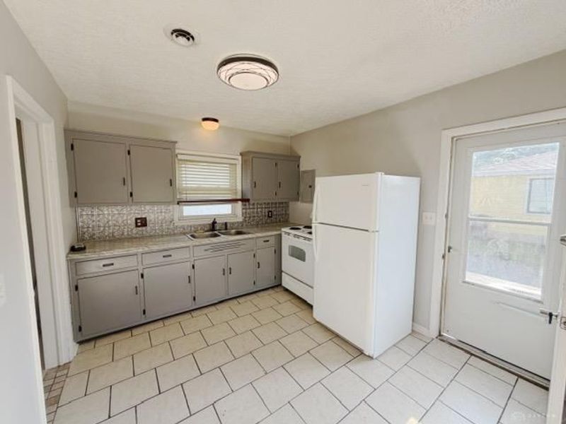 134 Fairview Drive, Carlisle, OH 45005 Photo 4