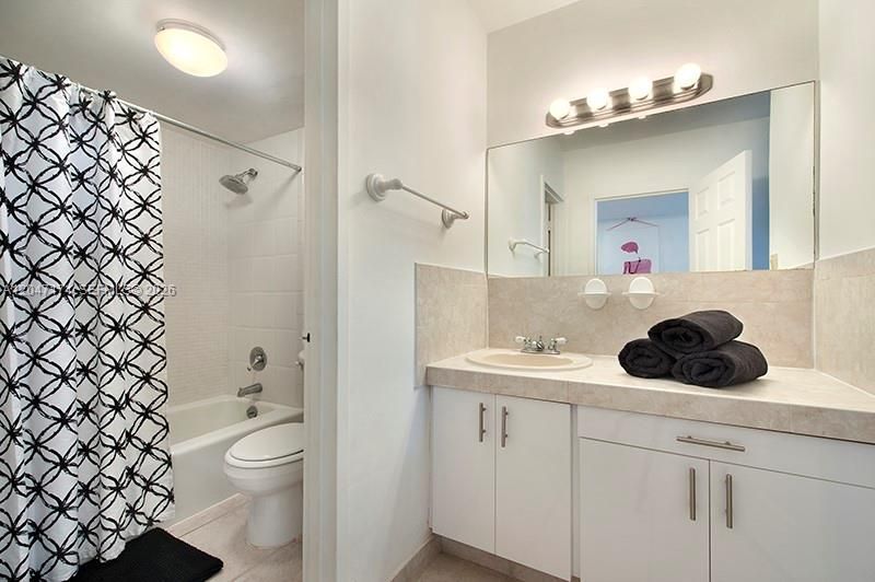 100 Lincoln Rd , Unit 1031, Miami Beach, FL 33139 Photo