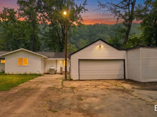 6415 W Bell Meadow Drive, Grant, MI 49327