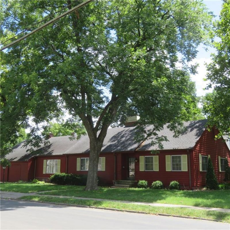 401 E Broadway Street, Iola, KS 66749 Main Photo