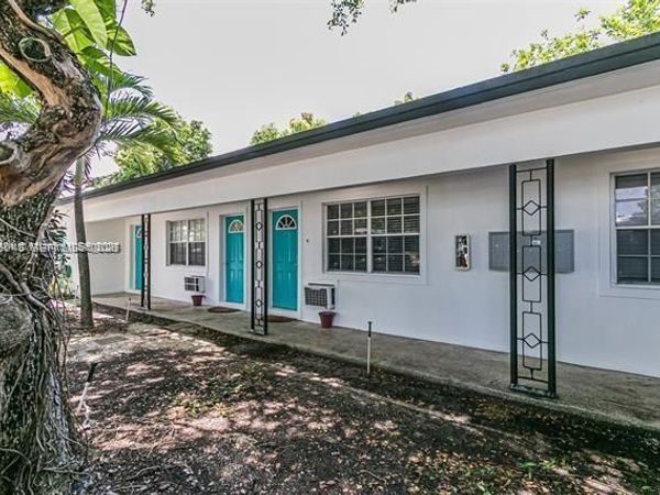 1717 NE 12th St , Unit 5, Fort Lauderdale, FL 33304