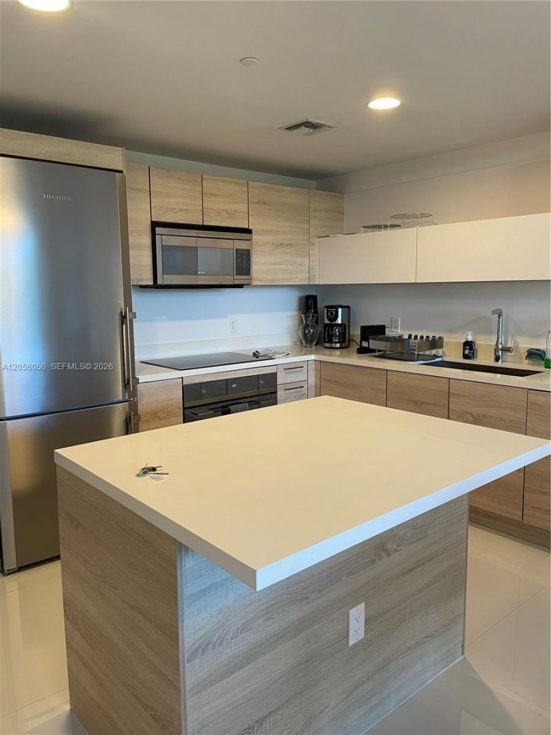 16385 Biscayne Blvd , Unit 316, North Miami Beach, FL 33160 Photo