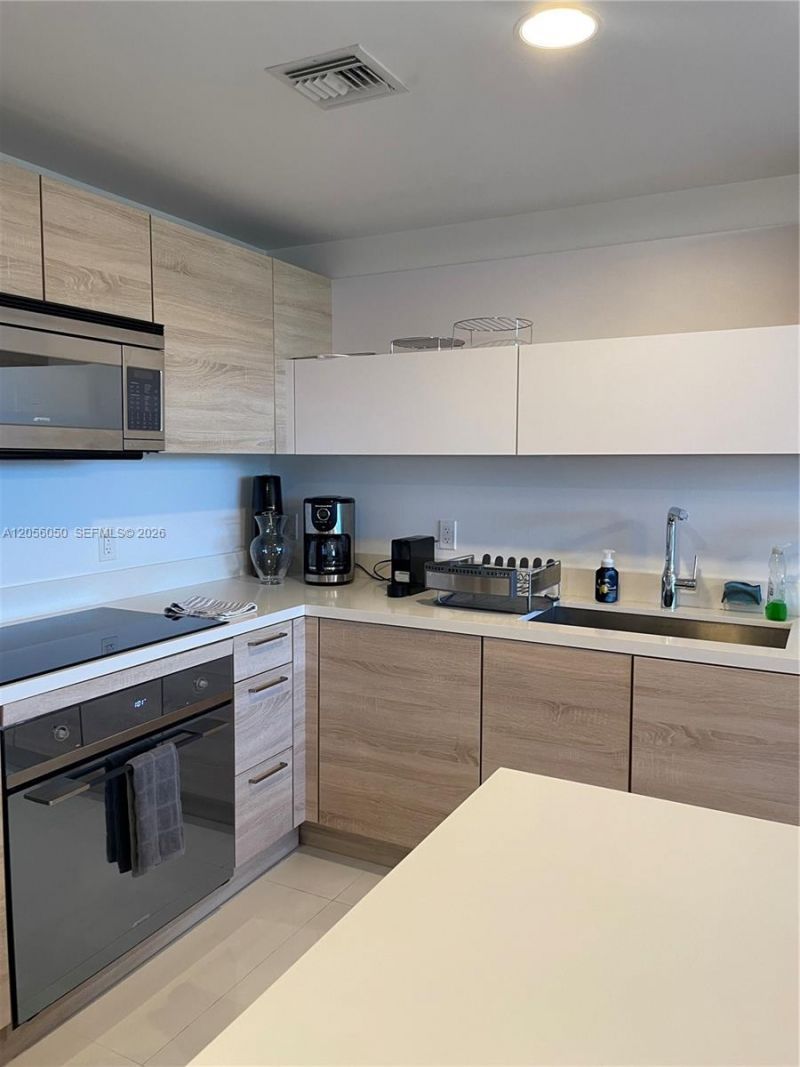 16385 Biscayne Blvd , Unit 316, North Miami Beach, FL 33160 Photo