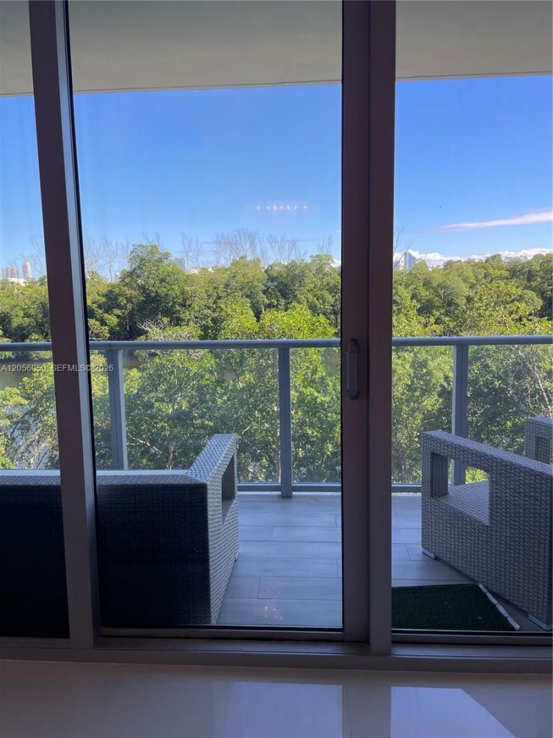 16385 Biscayne Blvd , Unit 316, North Miami Beach, FL 33160 Photo