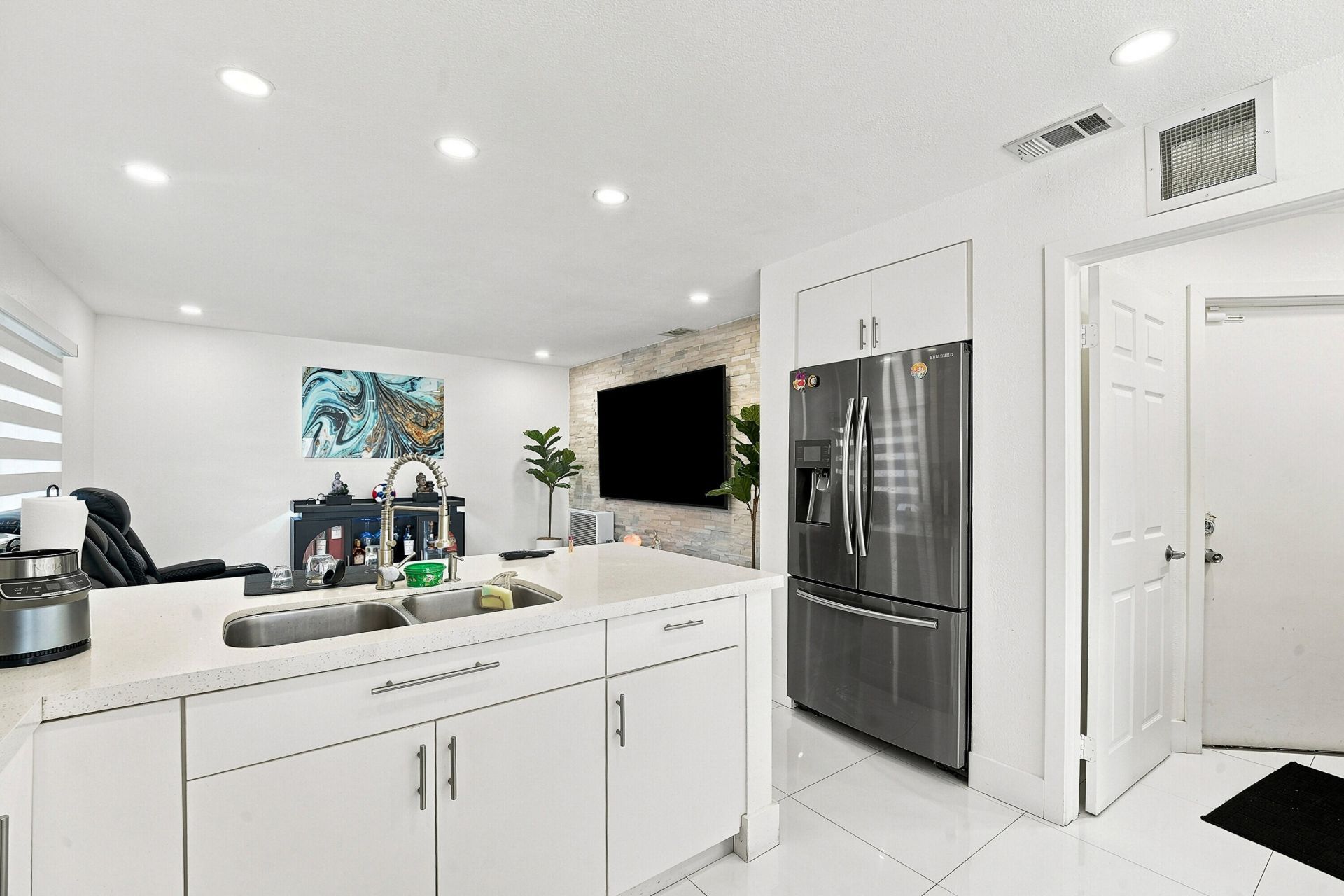 19242 NW 89th Avenue, Hialeah, FL 33018 Photo