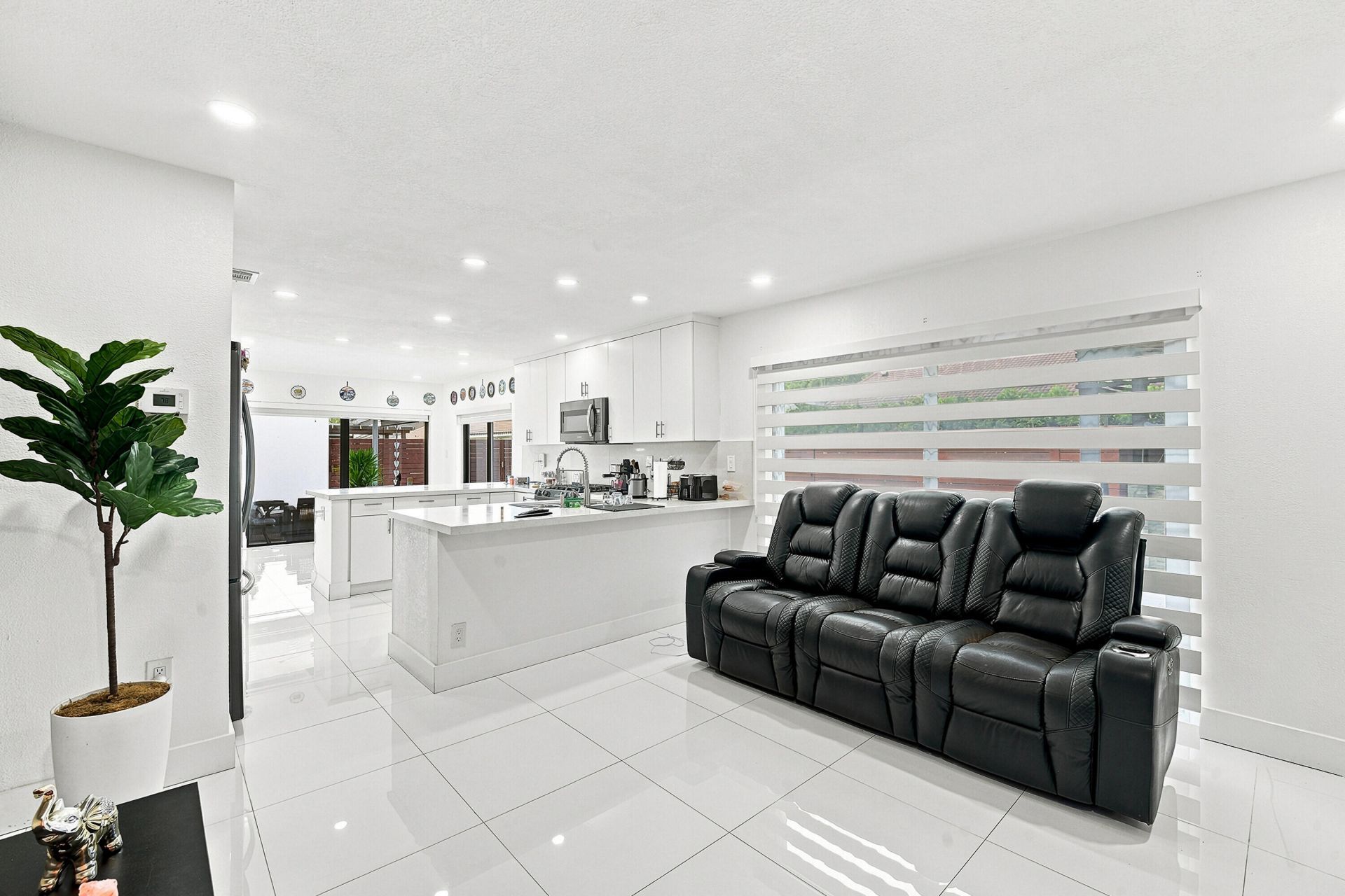 19242 NW 89th Avenue, Hialeah, FL 33018 Photo