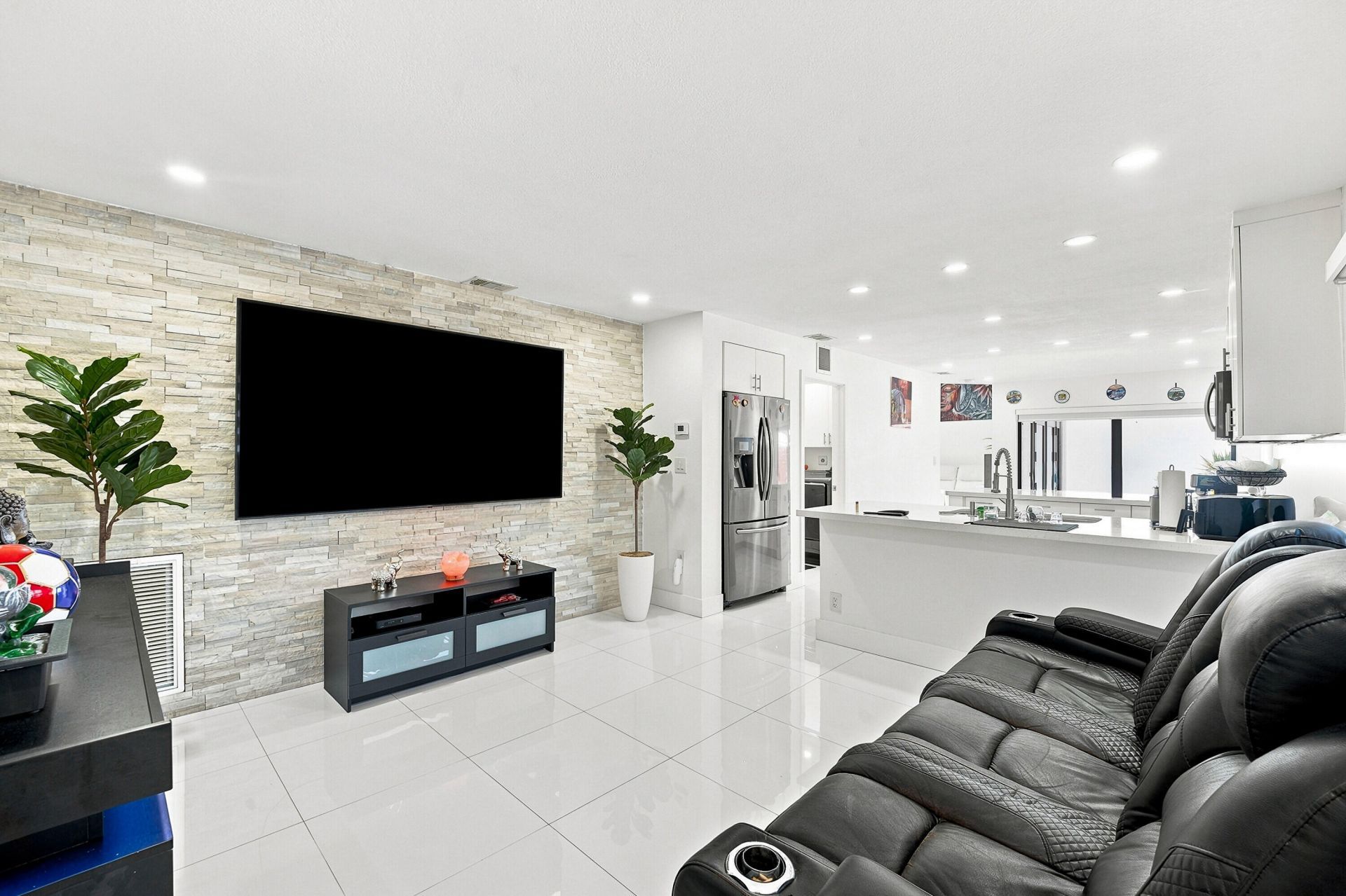 19242 NW 89th Avenue, Hialeah, FL 33018 Photo