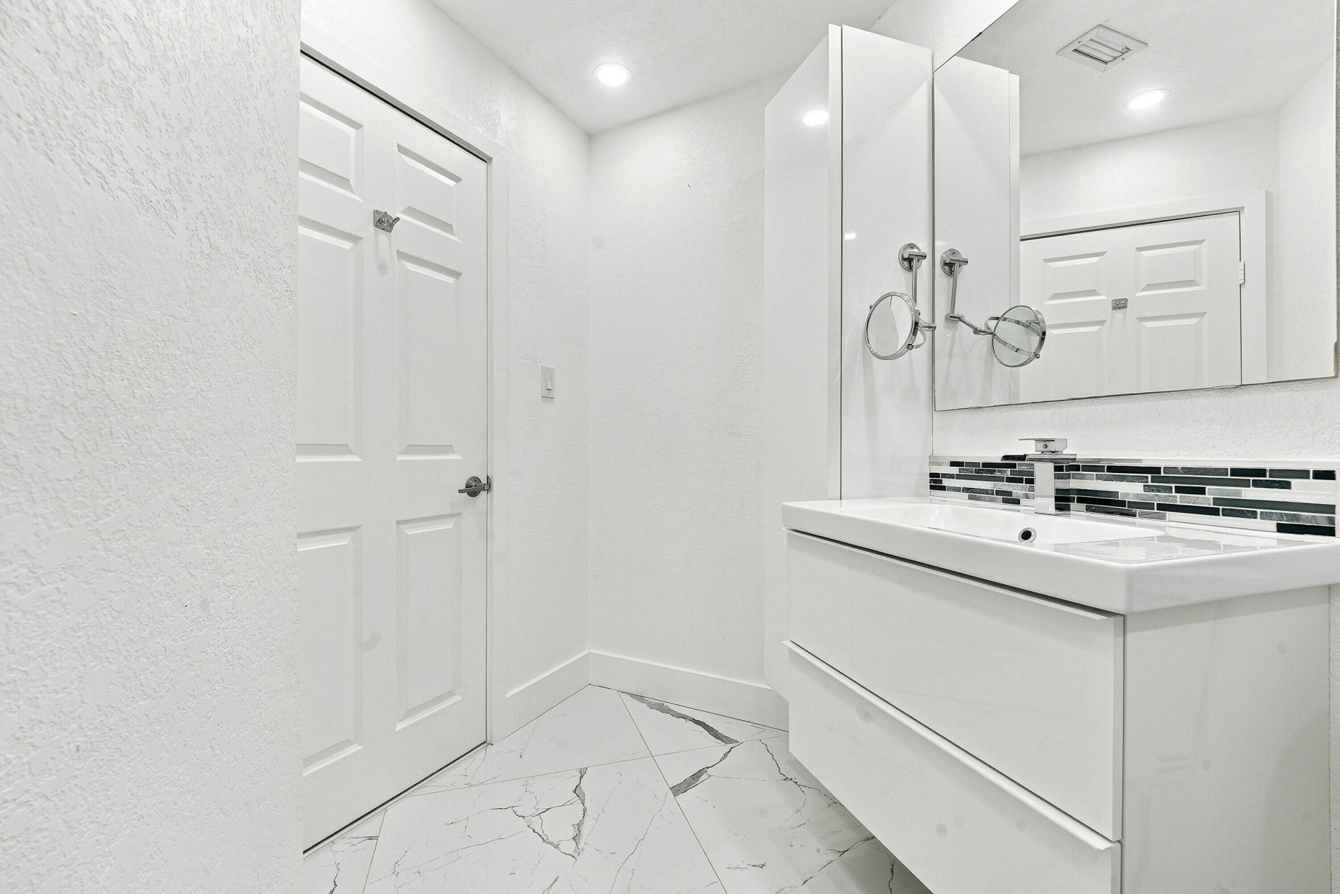 19242 NW 89th Avenue, Hialeah, FL 33018 Photo