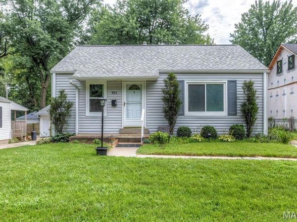 923 Tompkins Street, St Charles, MO 63301