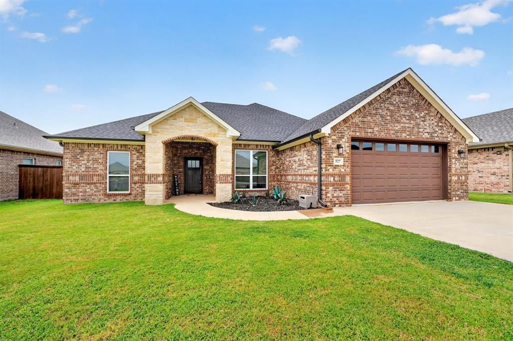 527 Limestone Circle, Mabank, TX 75147 Main Photo