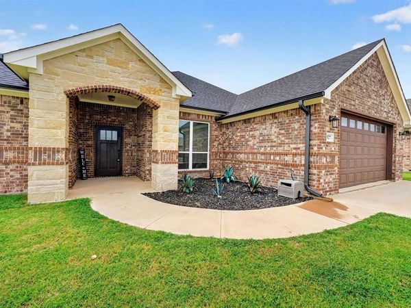 527 Limestone Circle , Mabank, TX 75147