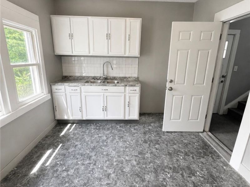 9901 Heath Avenue, Cleveland, OH 44104 Photo 5