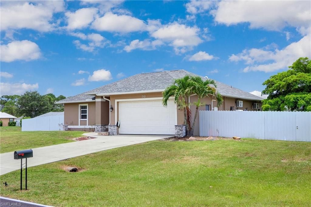 32 Wilmington Pkwy, Cape Coral, FL 33993 Main Photo