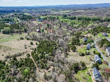 40992 REDWING SONG LANE, LOVETTSVILLE, VA 20180