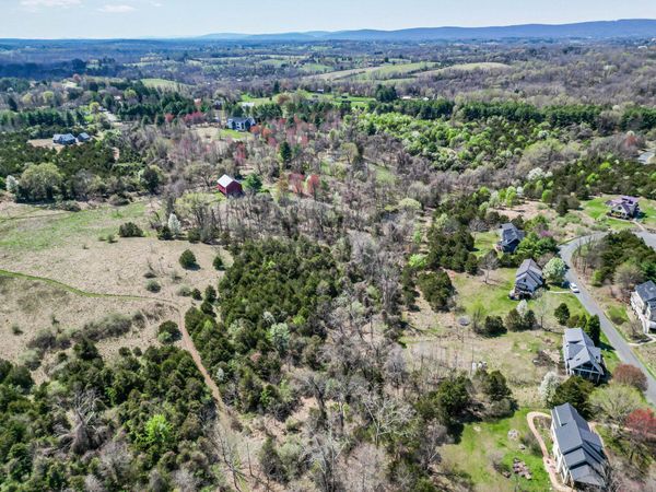 40992 REDWING SONG LANE, LOVETTSVILLE, VA 20180