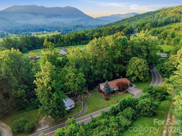 5513 Old Linville Road , Marion, NC 28752