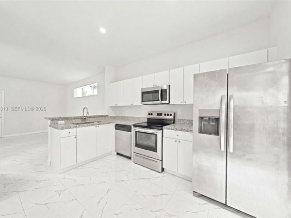 8684 NW 1st St, Miami, FL 33126