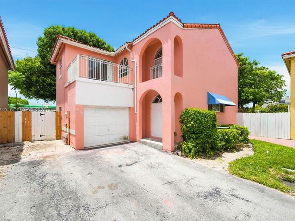 8684 NW 1st St , Miami, FL 33126
